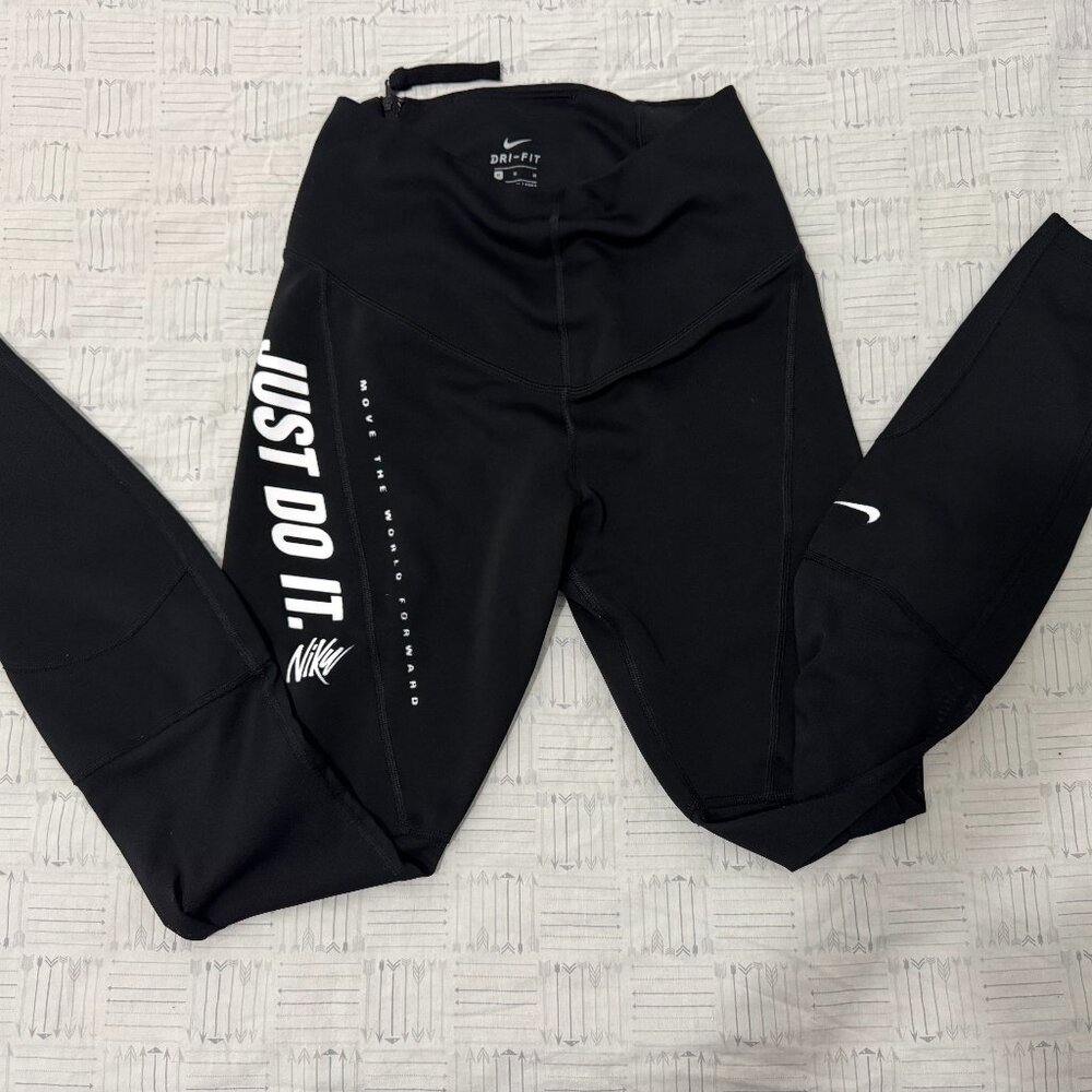 NIKE medium black leggings